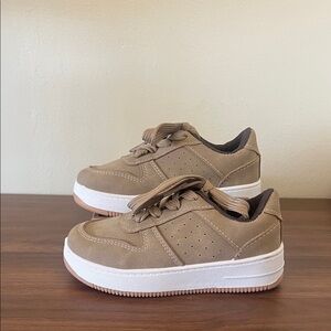 U.S. Sports Outdoor Tan Kids Sneakers Size 8